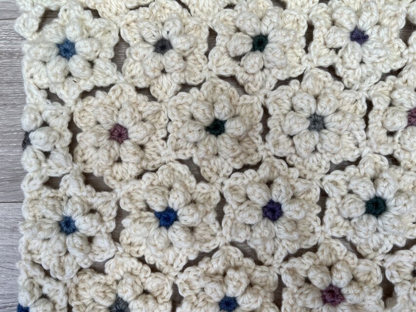 ぽこぽこお花のブランケット* アイボリー | iichi 日々の暮らしを