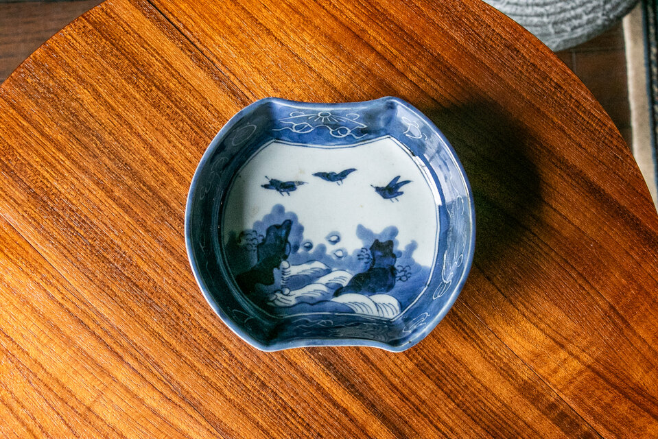 古伊万里 染付 波千鳥文 分銅形皿 江戸後期 E469 | iichi 日々の暮らし