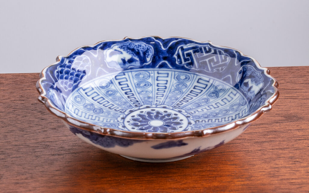 古伊万里 染付 幾何学人物文 平鉢 江戸後期 | iichi 日々の暮らしを