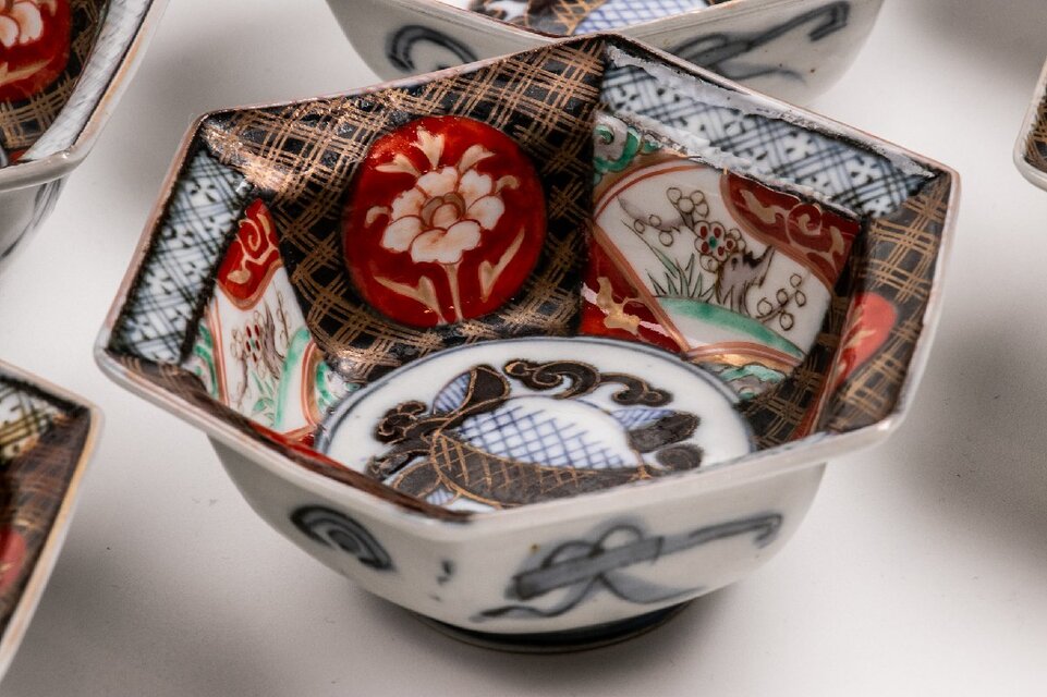 古伊万里文古伊万里の伝統 日本名窯 有田古伊万里文 染錦金ミル菖蒲文