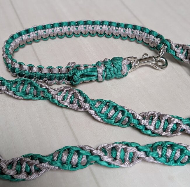 パラコードリード 大型犬用 Wねじり平編みカフェリード カラーお揃いの