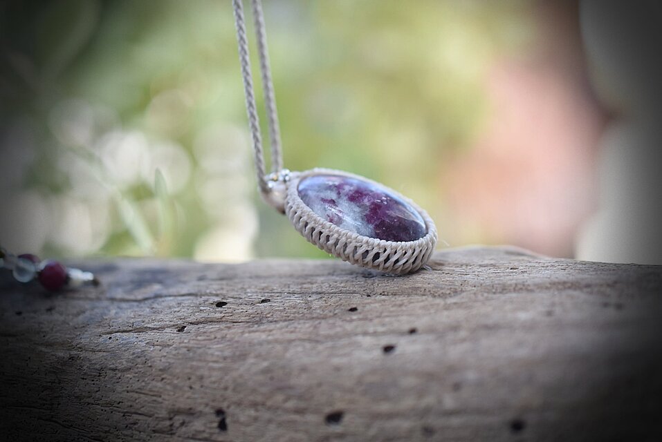 散りばめられた奇跡☆ルビーインクォーツ マクラメネックレス927