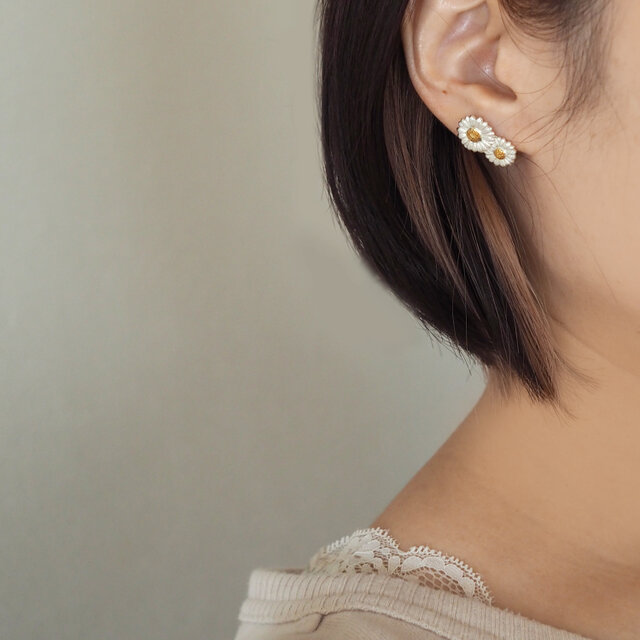 2輪のデイジーピアス Silver 片耳 | iichi 日々の暮らしを心地よくする