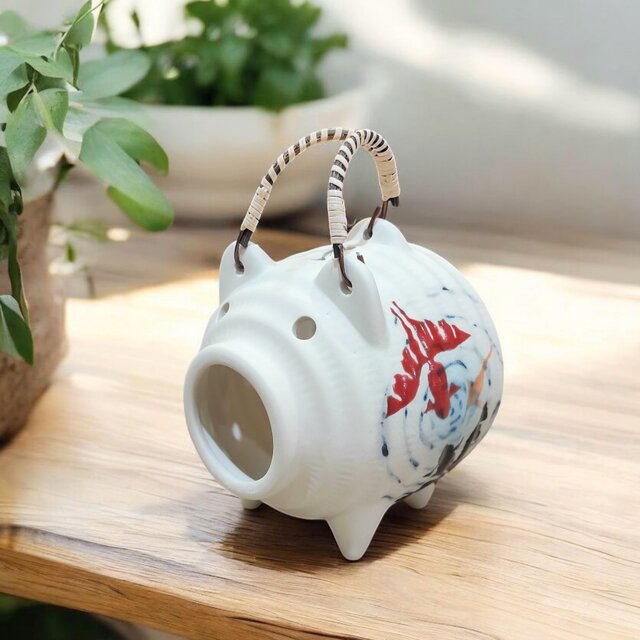 金魚柄 蚊取り豚 | iichi 日々の暮らしを心地よくするハンドメイドや