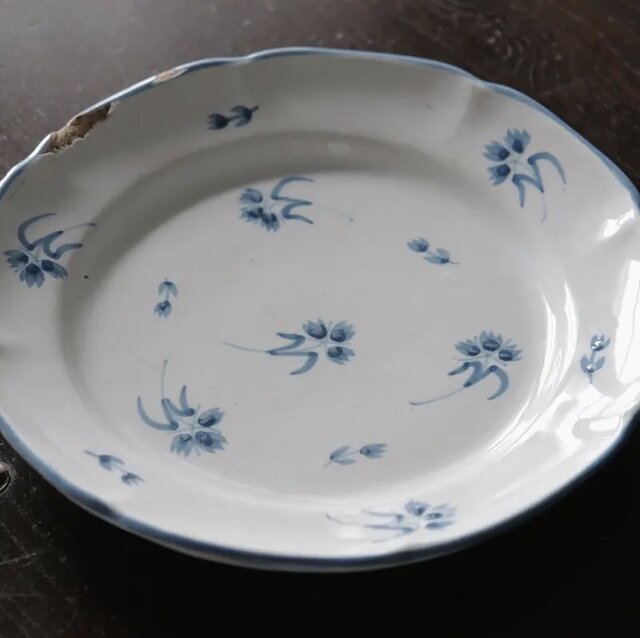 ムスティエ Moustiers 青絵皿 小枝柄 矢車菊 花リム リム皿 平皿 φ22