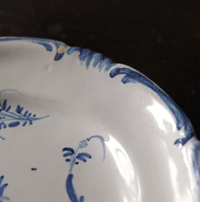 18世紀 Moustiers ムスティエ 小枝柄 花リム 平皿 フランス