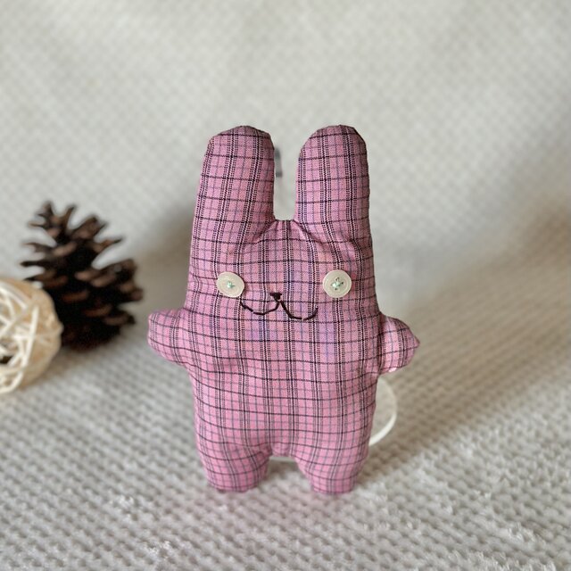 ピンクチェックのちびフニータ（うさぎのぬいぐるみ） | iichi 日々の