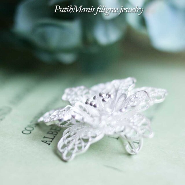 銀線細工の透かしの花びらが美しいお花のブローチ(シルバー/silver925