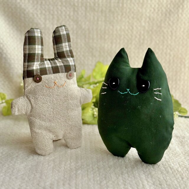 ハートの目の猫のぬいぐるみ「ふにゃ〜た」 | iichi 日々の暮らしを