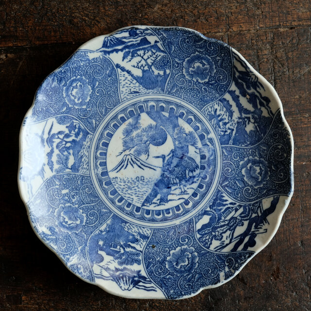 細かな柄が素敵◇瀬戸焼 印判波縁大皿 風景 鶴 骨董/antiques。丁寧な