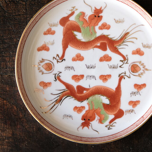 チャイナレトロで可愛い◇2匹の龍と雲。中国産 色絵金彩中皿プレート