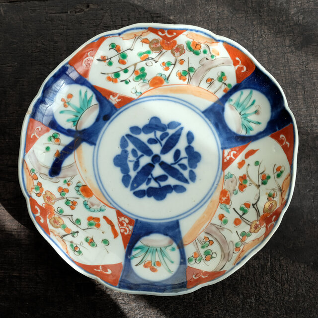 古伊万里 染付 七寸皿 江戸時代 花唐草 五弁花 骨董 金