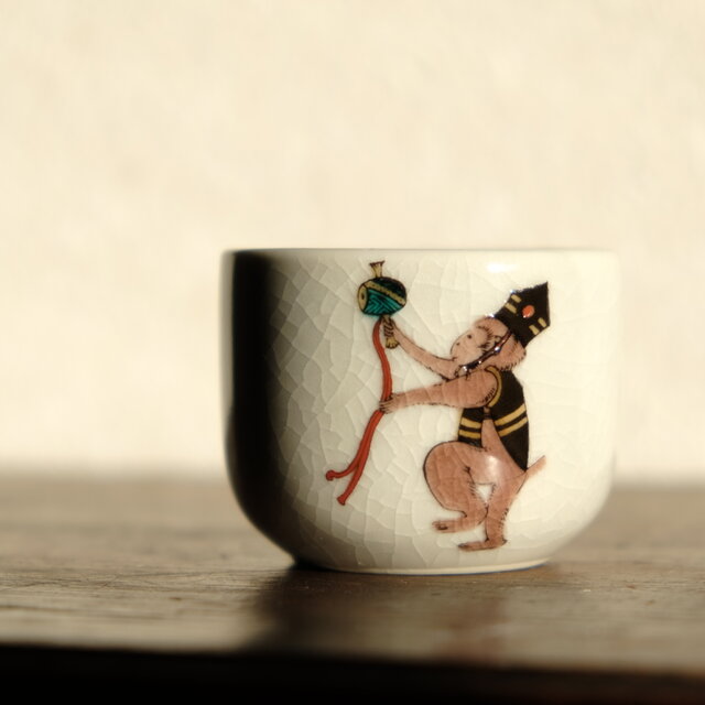 踊る猿（申）◇九谷焼 色絵金彩猪口 昭和レトロ 干支 酒器