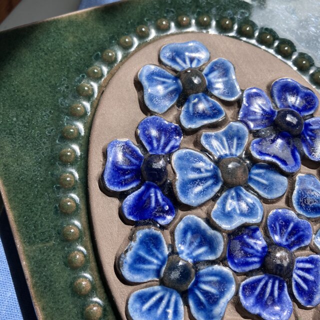 北欧＊凛とブルーのお花の陶板／ジィガントフタ／Jie Gantofta／壁飾り