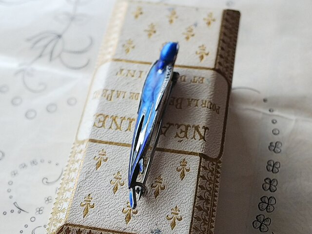 フランスアンティーク Blueエナメル／ペースト／ツバメのブローチ（65