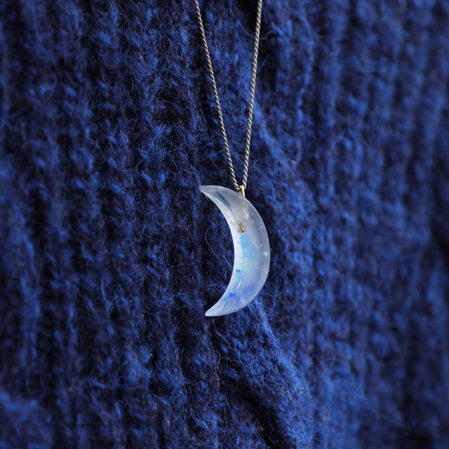 ガラスの月のネックレス・ペンダント(cbl-001) | iichi 日々の暮らしを