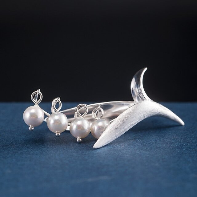 鈴蘭の花のシルバーブローチ- 優雅な雰囲気を演出するオシャレアイテムC031