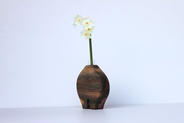 木の花瓶【黒柿】 | iichi 日々の暮らしを心地よくするハンドメイドや