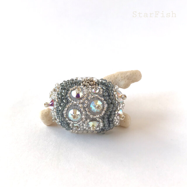 マツカサウニ】海胆 SeaUrchin ビーズ刺繍 ブローチ 帯留め(L60