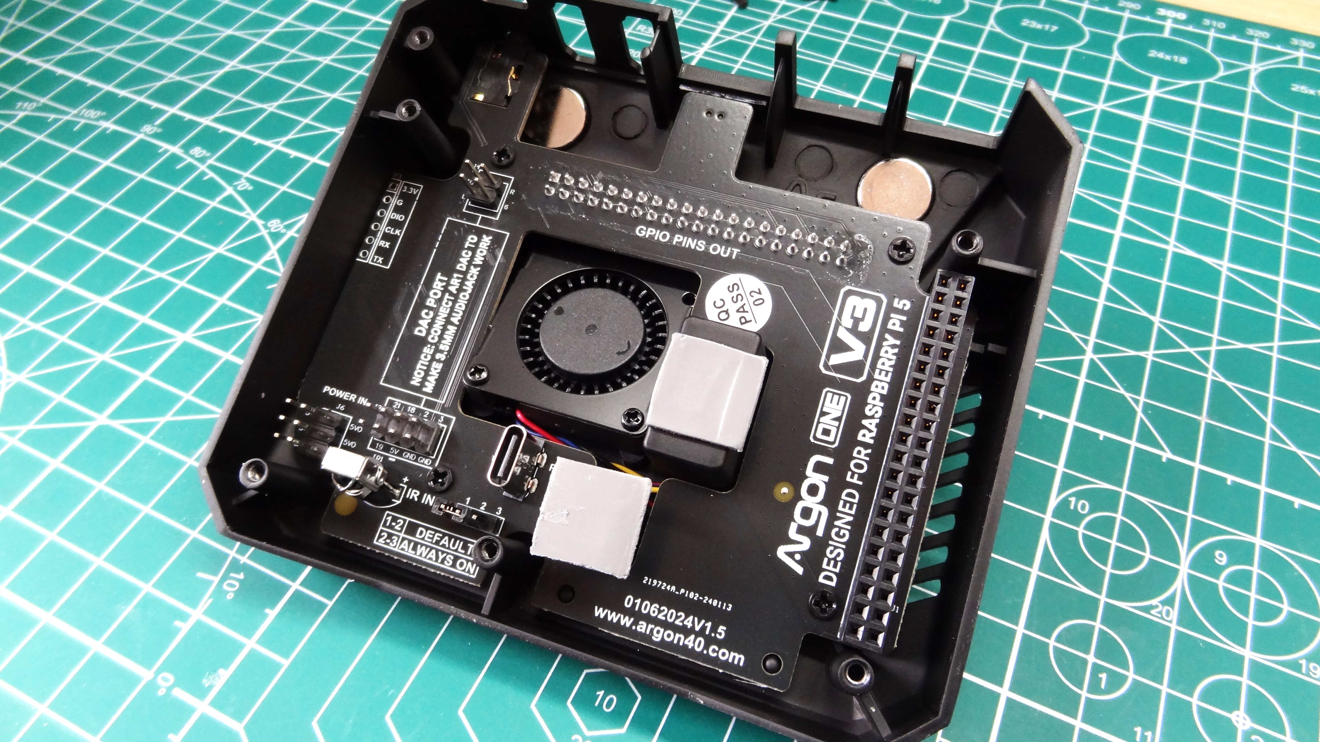 Argon ONE V3 M.2 NVMe PCIe Case Review: The all-in-one storage and