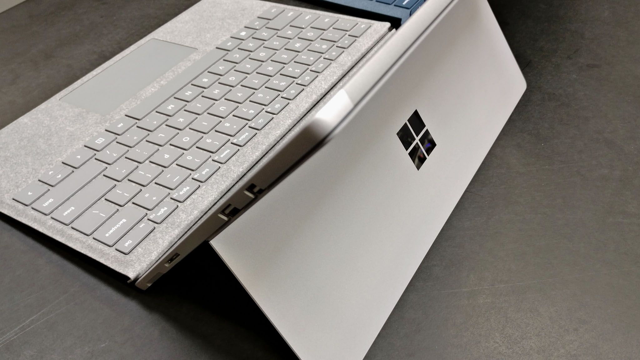New Surface Pro5 2017 Core-i5 ◇ Microsoft Surface Pro 5（MODEL