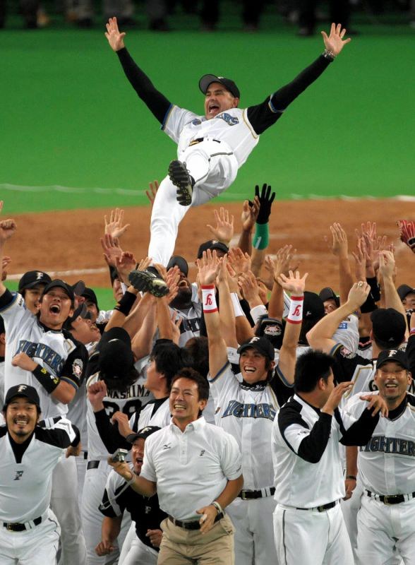 2016/10/29 日本ハムファイターズ優勝時胴上げ写真 栗山監督直筆 2016