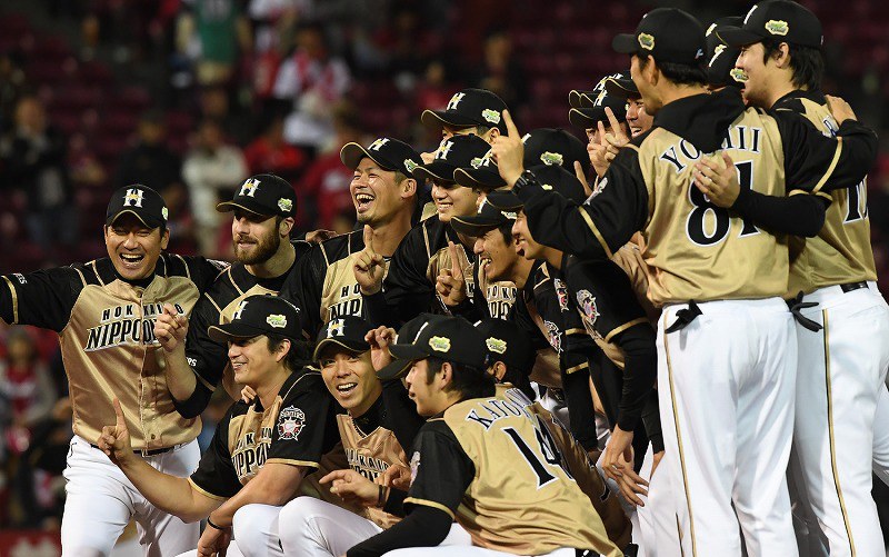 2016/10/29 日本ハムファイターズ優勝時胴上げ写真 栗山監督直筆 2016