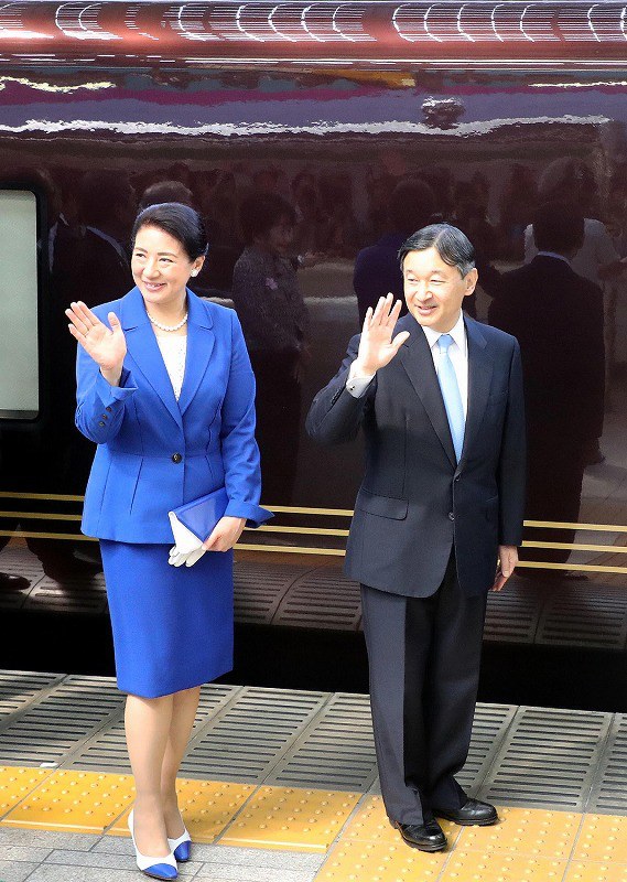 臨時専用列車で天皇、皇后両陛下 茨城へ [写真特集3/5] | 毎日新聞