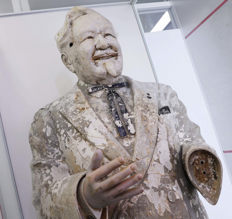 呪い解けた？ 道頓堀川から生還したカーネル人形、老朽化で廃棄 | 毎日新聞