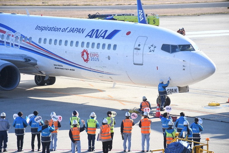 万博ジェット」でGO！ ANA、特別カラーの機体登場 ／大阪 | 毎日新聞