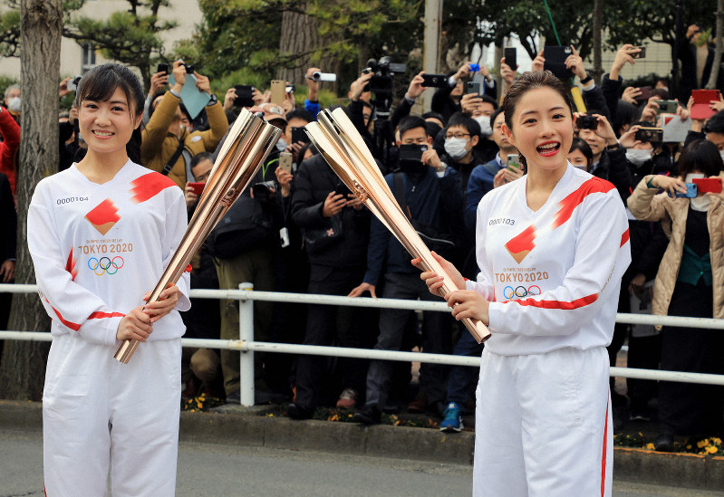スポンサーのロゴ入り車列延々800メートル 聖火リレーリハーサル