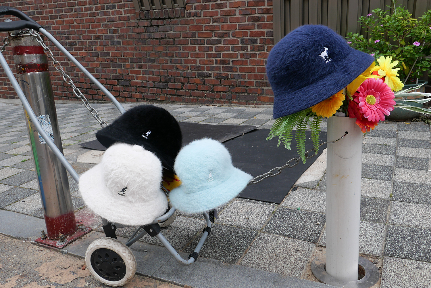 1990年代に発売されたKANGOLのうさぎ耳型ニット帽がYAGI EXHIBITIONと