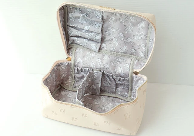 さすがみりにゃ…！初ブランドブックの付録は完全監修の高級感あふれる