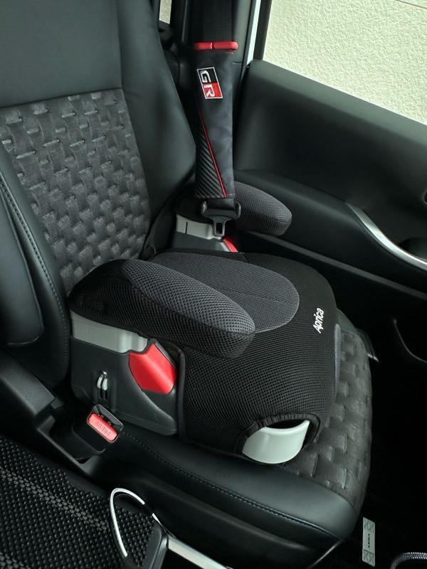 VOLVO ジュニアシート ブラック/レッド VOLVO ジュニアシート ブラック