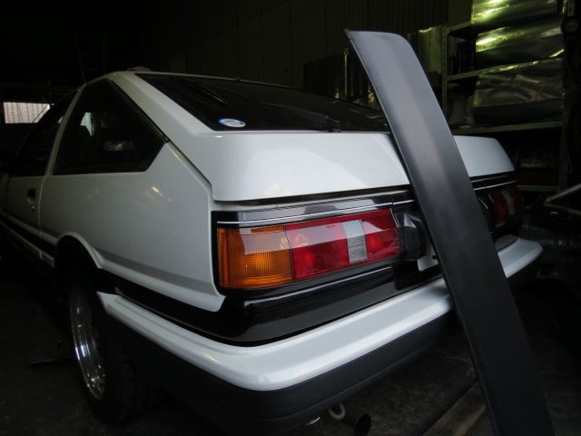 AE86 リアスポイラー 取付方法 AE86にダックテールを取り付けました