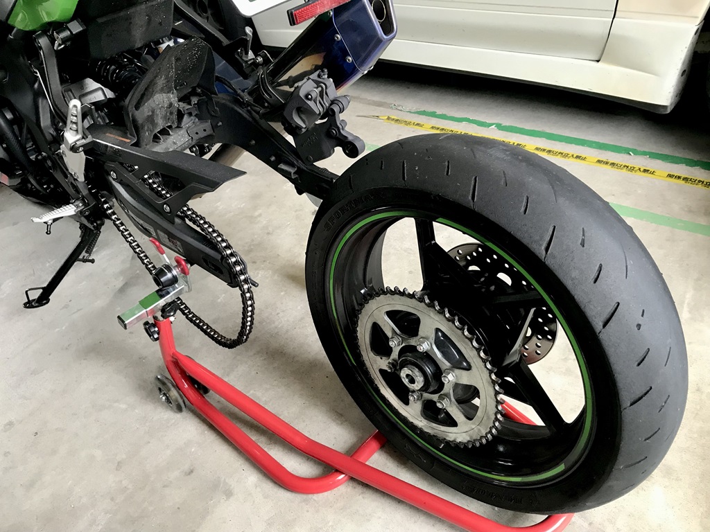 ZX25r「リアホイール」 リヤタイヤホイール脱着（カワサキ Ninja ZX