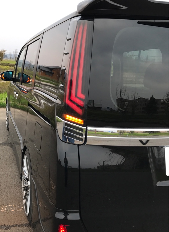 ヴォクシー80 ヴァレンティ テールランプ スモーク 80系VOXYヴァレンテ