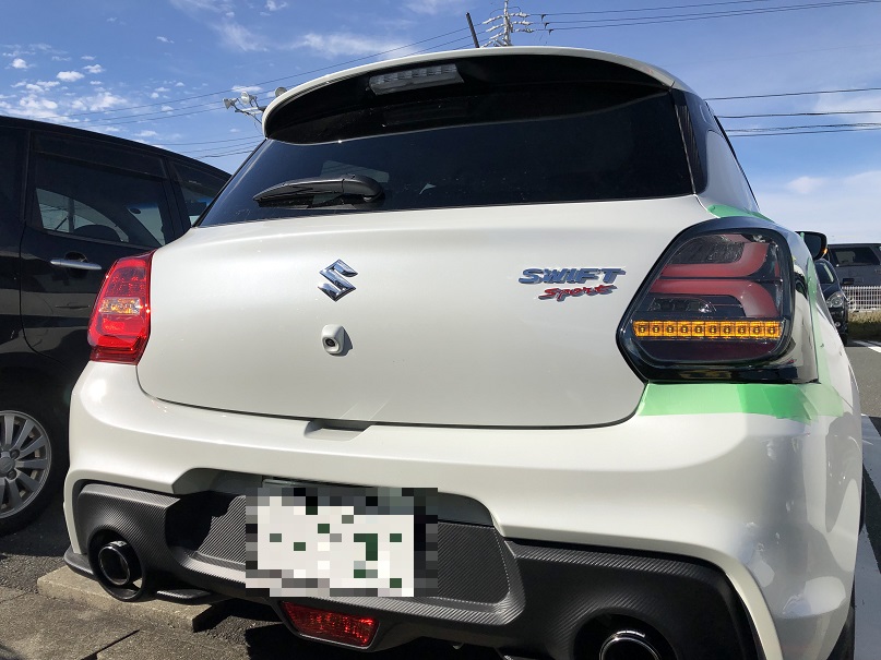 メーカー不明3台目スイフトシーケンシャルテール