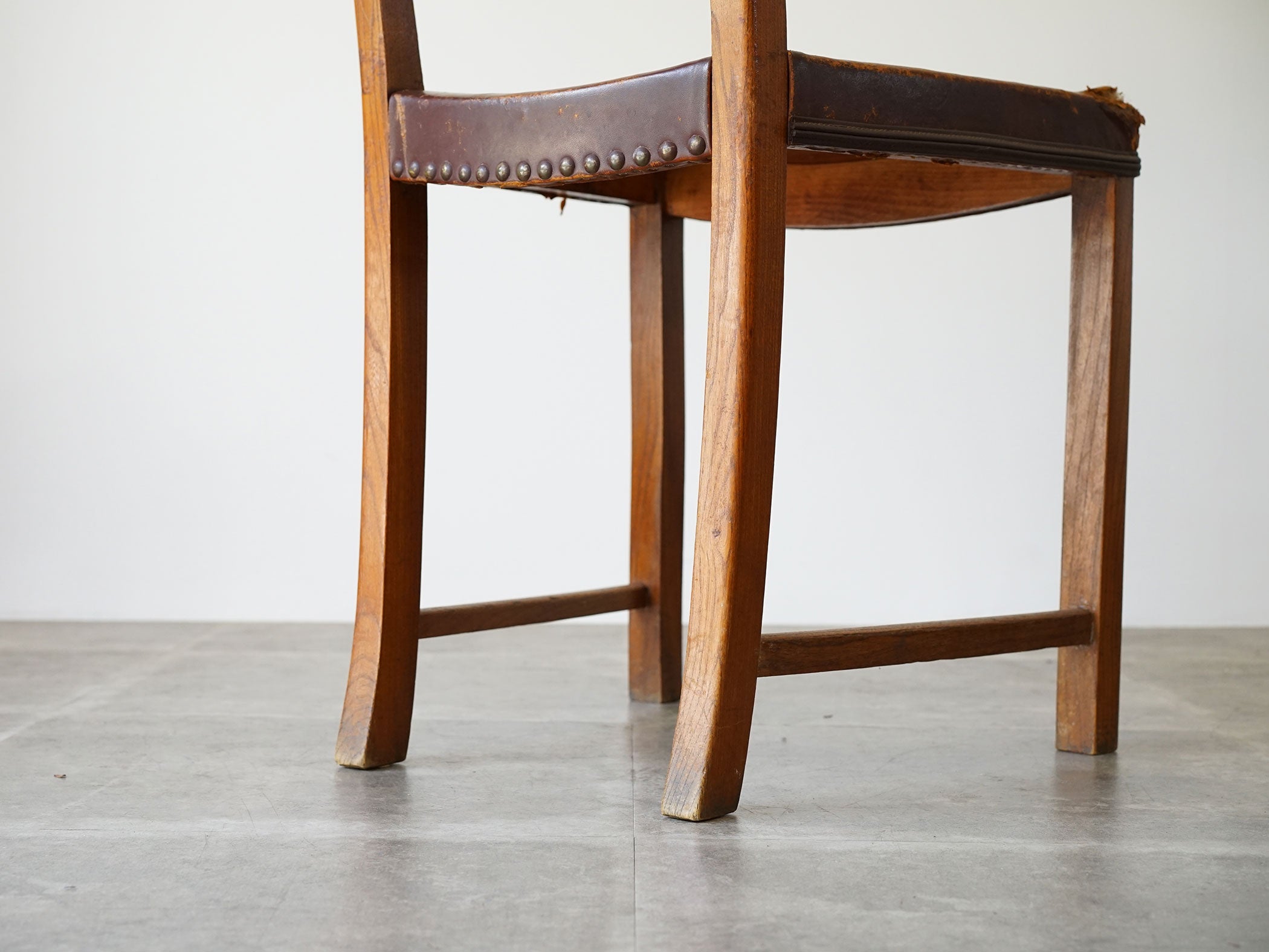 デンマークデザインのチェア レザーとニレの椅子 北欧ヴィンテージ