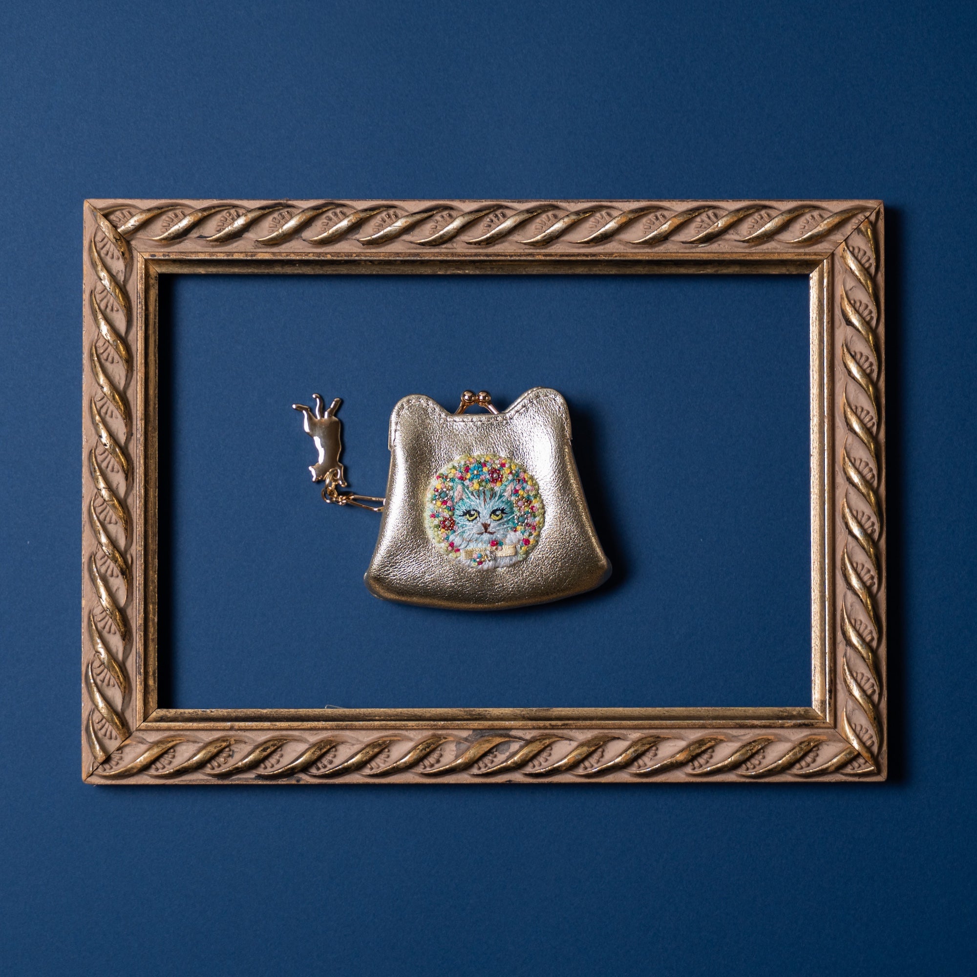 aoneco × HiroeTakagiコラボ 刺繍入りマイクロがま口ポーチ – aoneco