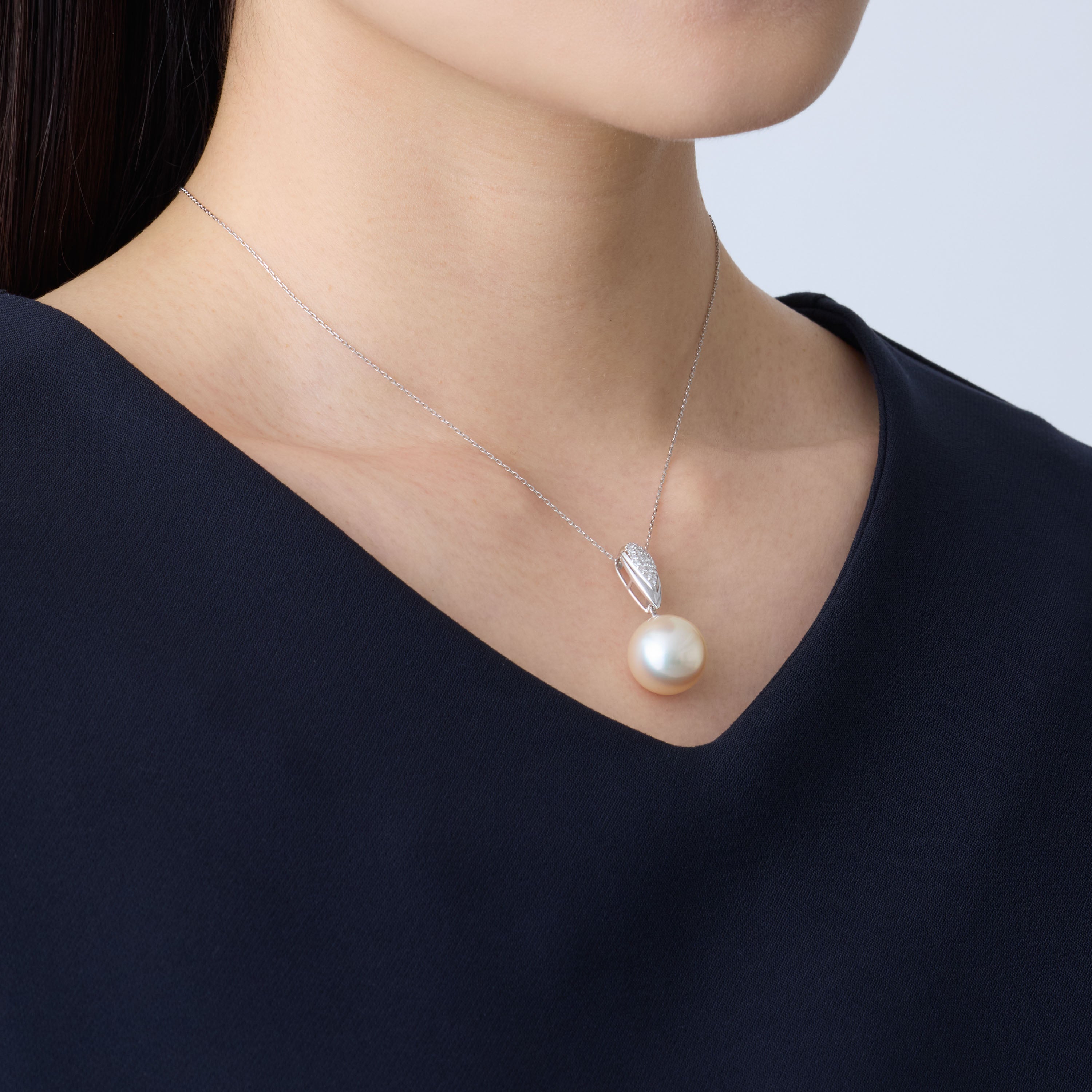 テリ評価95点・澄み渡る白さと最高級の輝きが目を引く / 白蝶真珠