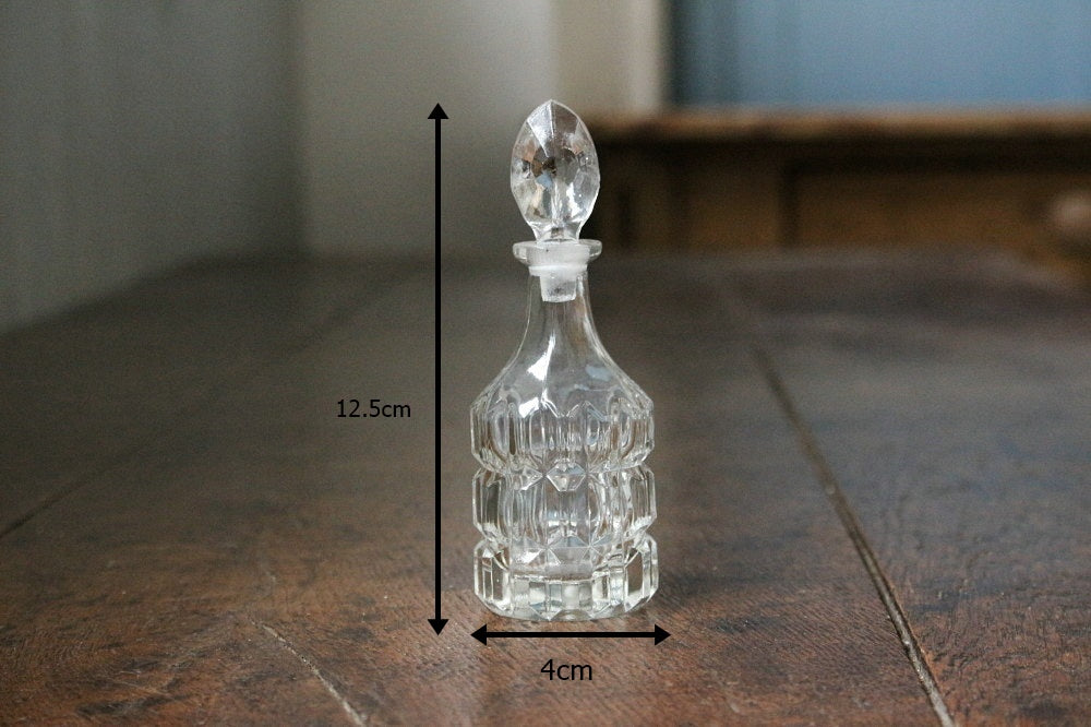 キラキラ美しい（高さ12.5cm）パフュームボトル（香水瓶） イギリス