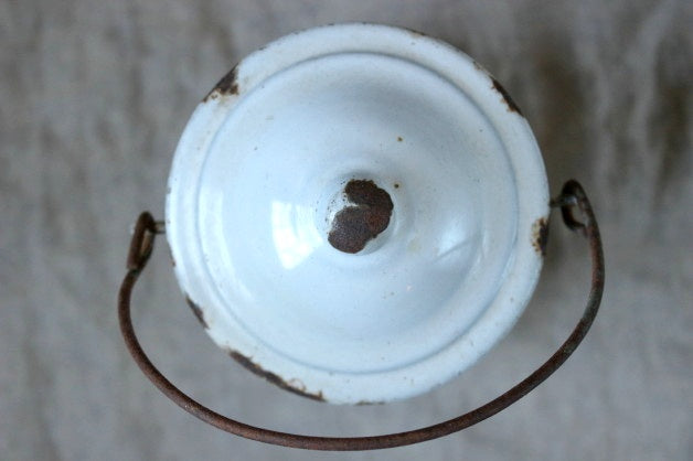 味わい深い雰囲気のホーローのミルクキャリー（ポット） フランス