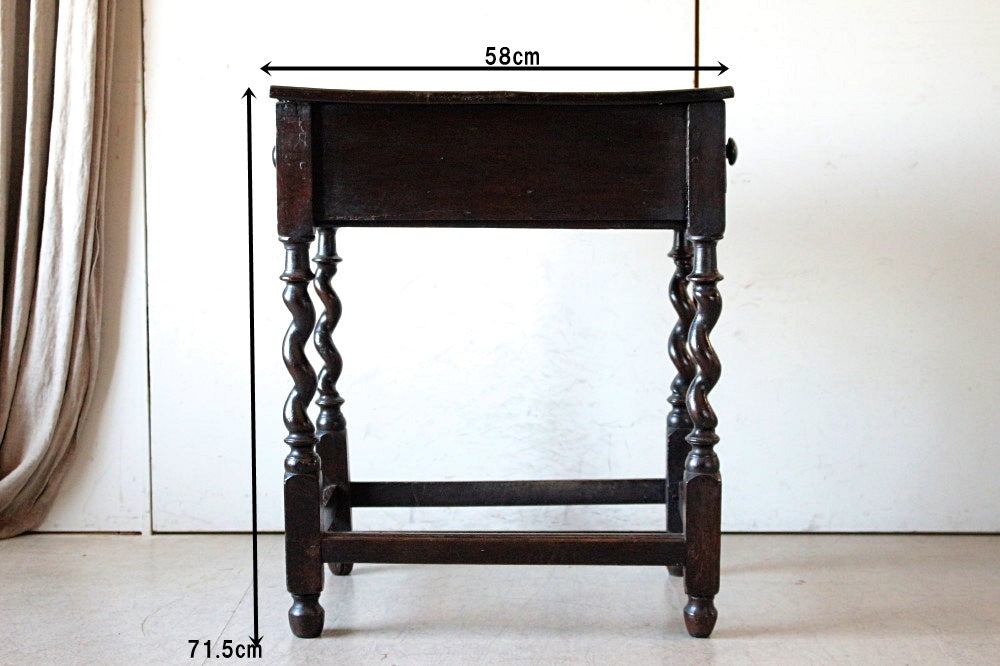 1870年代ヴィクトリアン オーク材ツイストレッグテーブル（高さ44cm