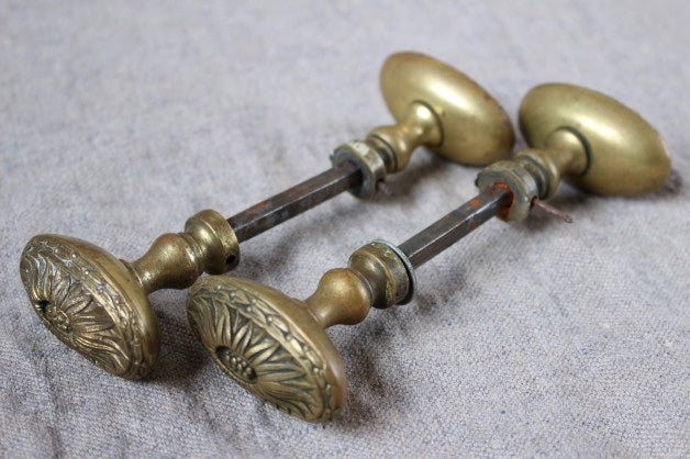 お花がデザインされたブラスドアノブ（真鍮） フランスアンティーク