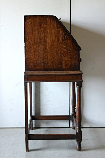 小ぶりなサイズが嬉しいライティングビューロー イギリスアンティーク