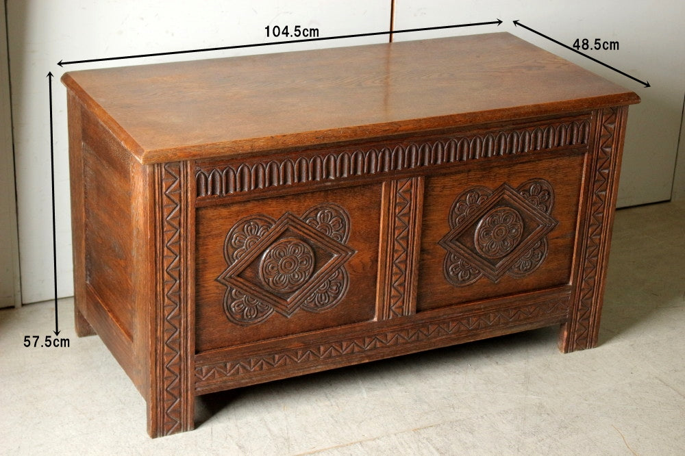 1930年代彫り模様が美しいコファー（木箱）横幅104.5cm イギリス