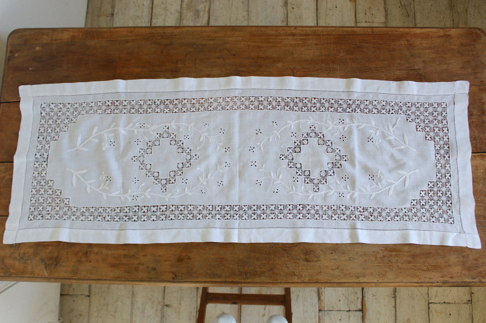 ドロンワーク刺繍テーブルランナー（125cm） イギリスアンティーク