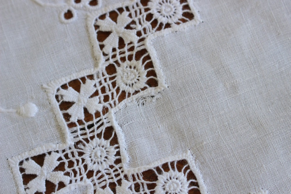 ドロンワーク刺繍テーブルランナー（125cm） イギリスアンティーク