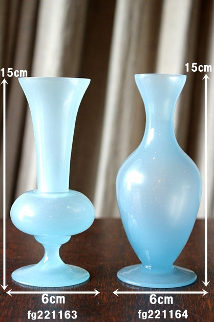 フランスアンティーク オパリンガラス フリルの花瓶 一輪挿し グラス